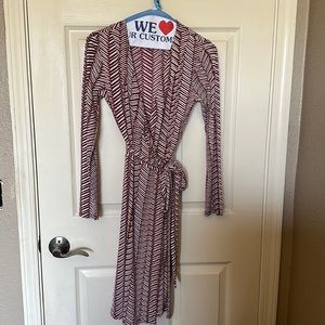Banana Republic XS wrap dress maroon & white